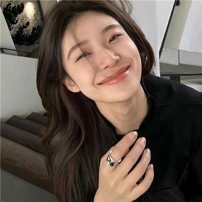 看她轻轻的飞起